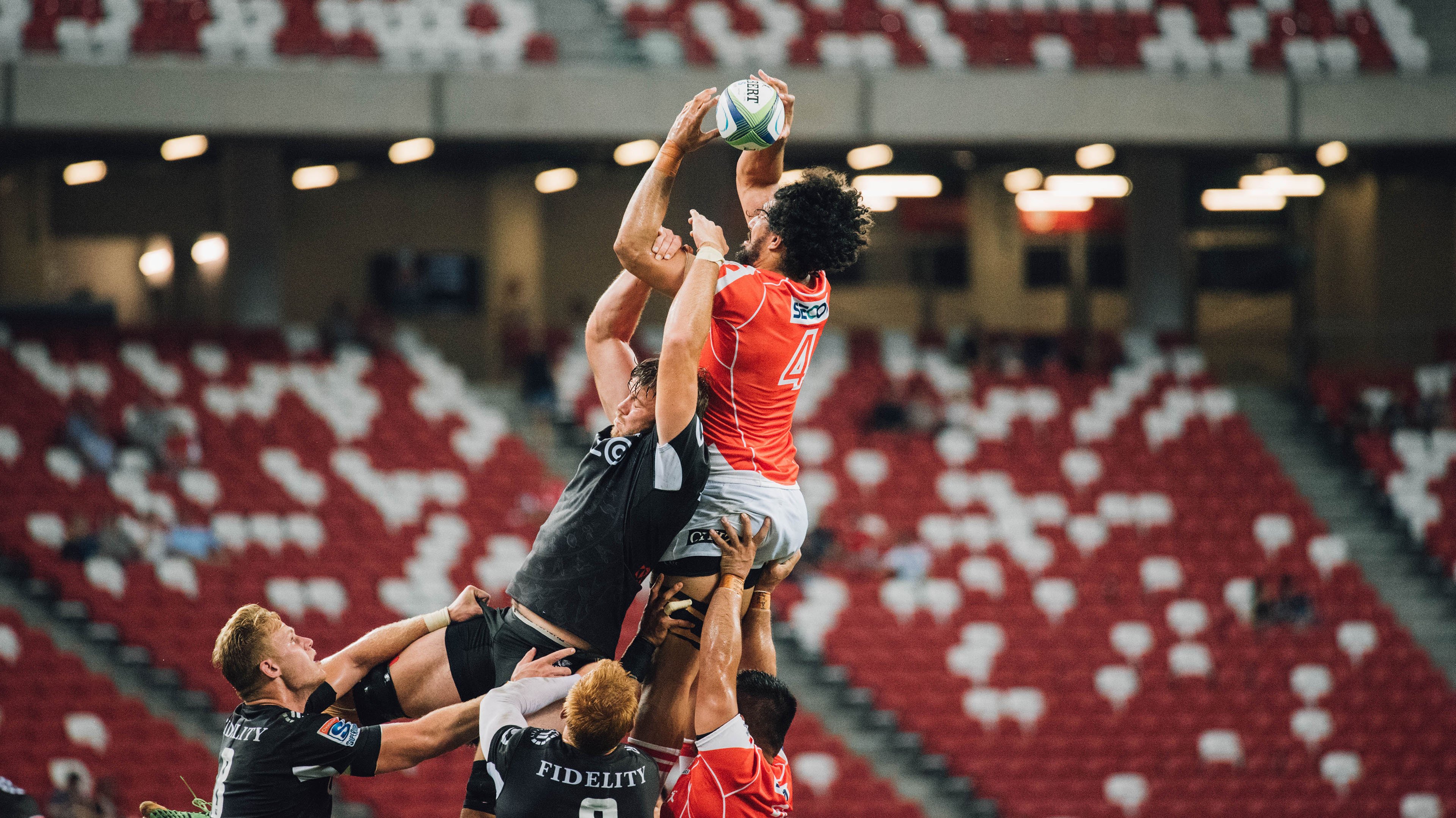 《年轻一代的电竞梦想：从校园到职业的转变》，一代电竞人青春结束了