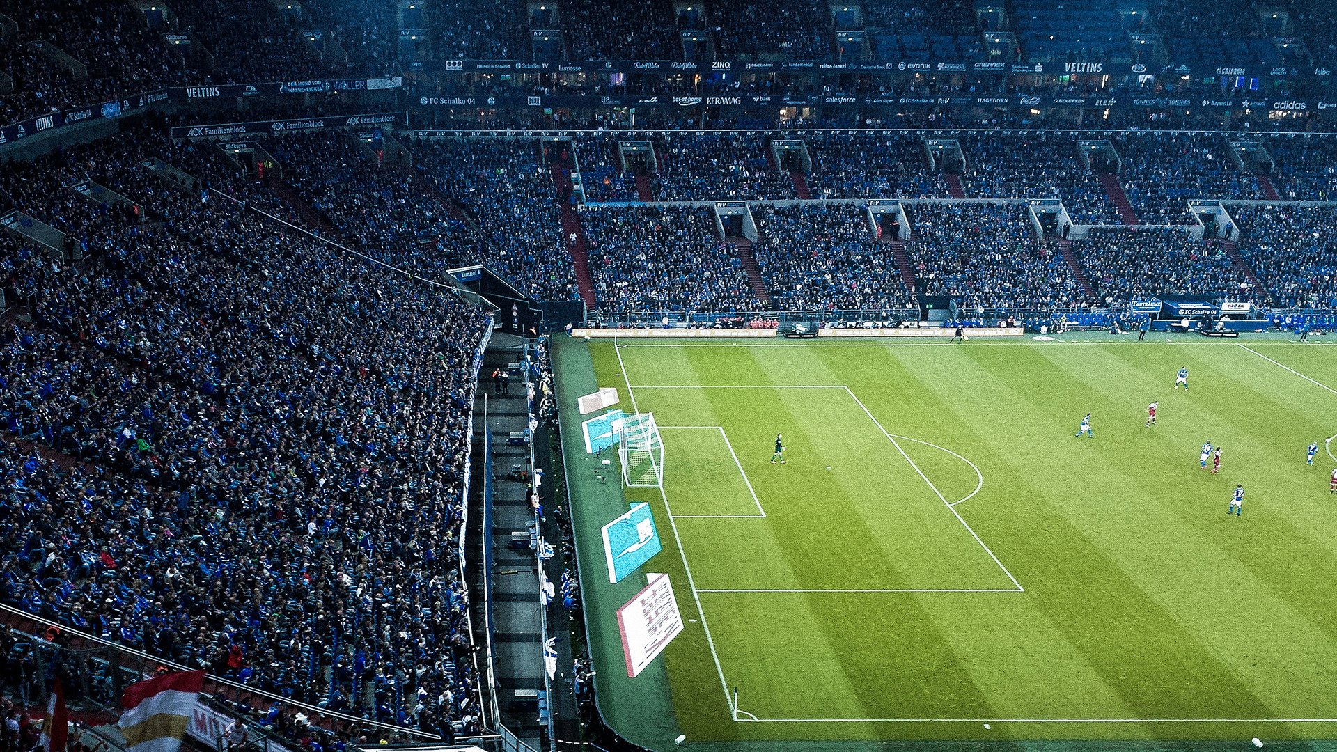 特色足球文化展在多地革命性推进文化交流，足球文化布置